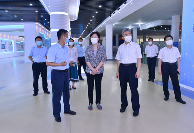 濟寧市政協(xié)主席、黨組書(shū)記霍媛媛到新風(fēng)光公司調研